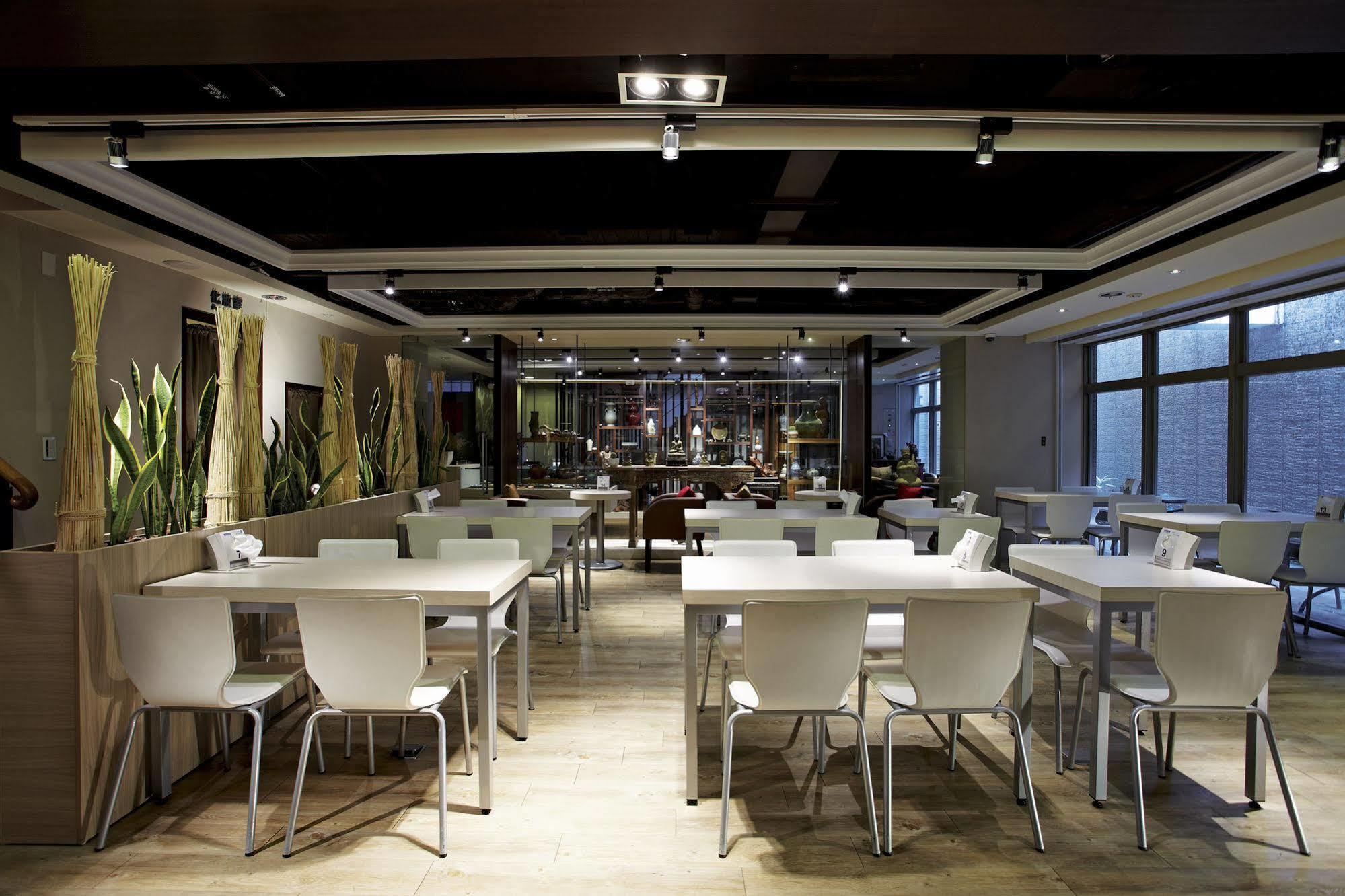 Micasa Hotel Тайчжун Экстерьер фото